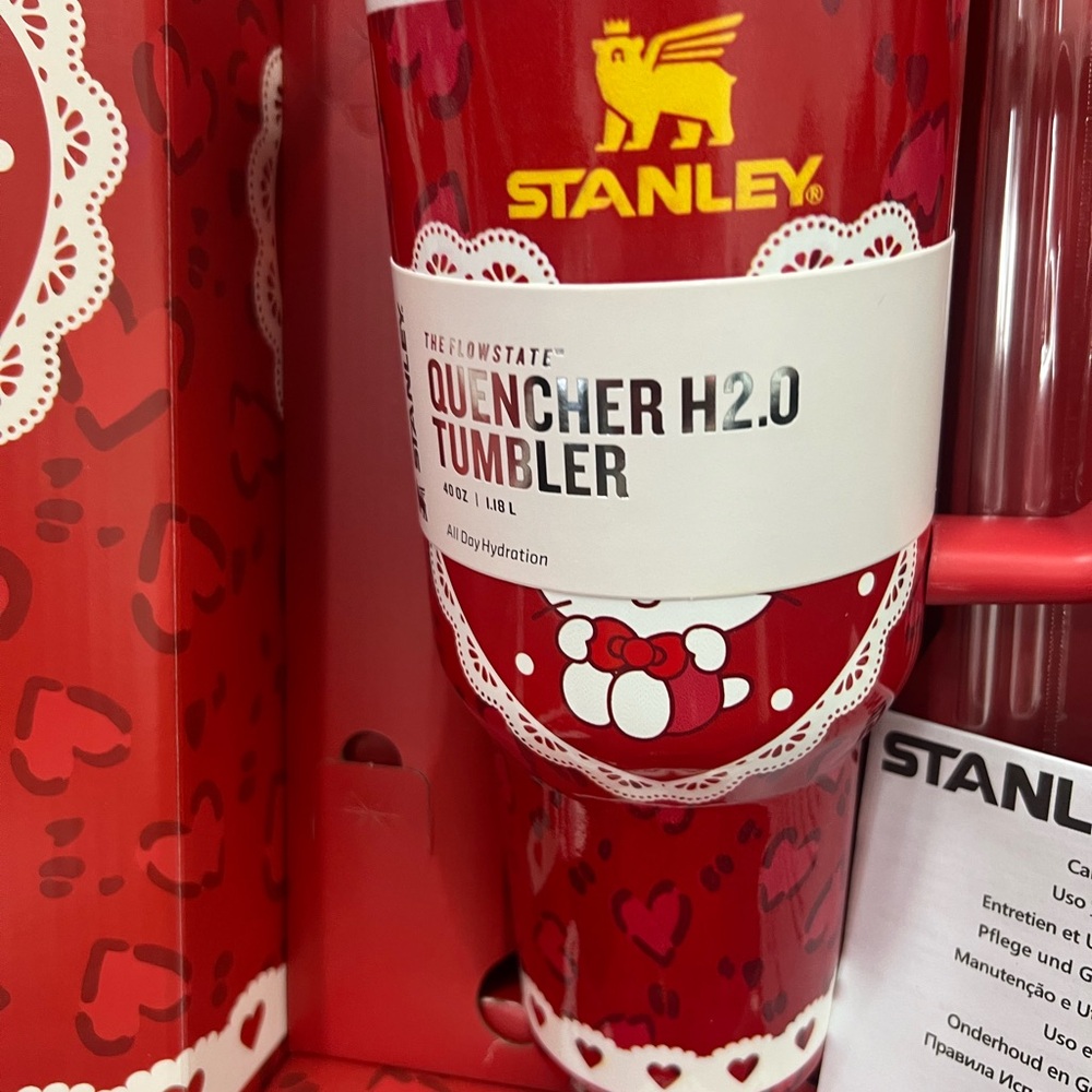 Stanley Red Heart Quencher Tumbler - Picture 3 of 4